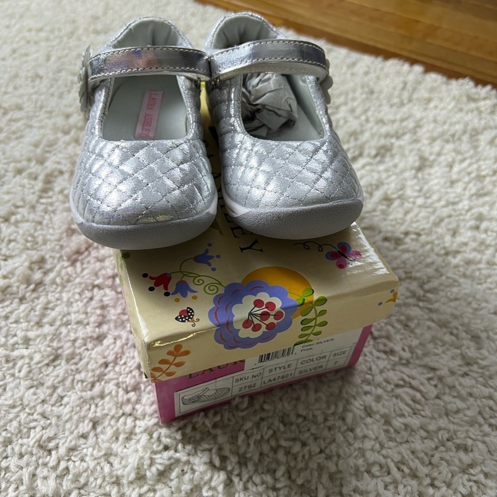 Kids 7 Laura Ashley Silver Quilted Shoes NEW - Picture 5 of 8